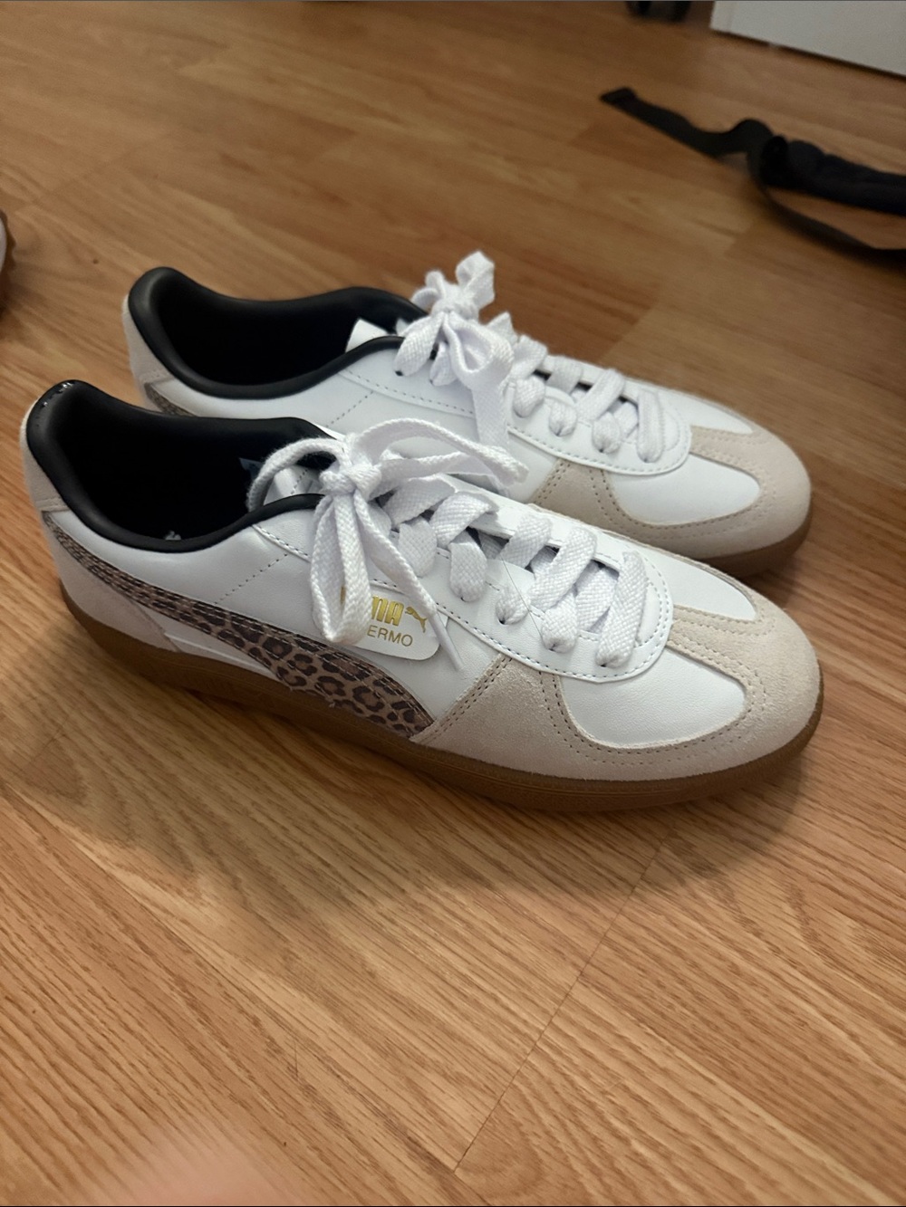 Brand new Puma White Sneakers with Beige Suede & Leopard Formstrip